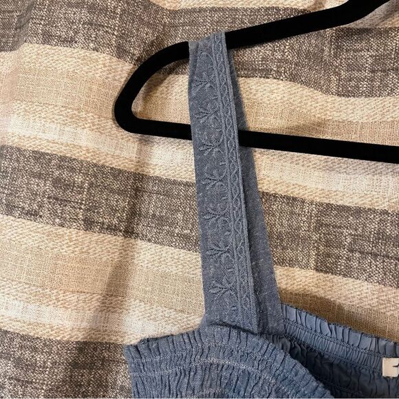 American Eagle Chambray Blue Crop Top Size Medium - Picture 4 of 7